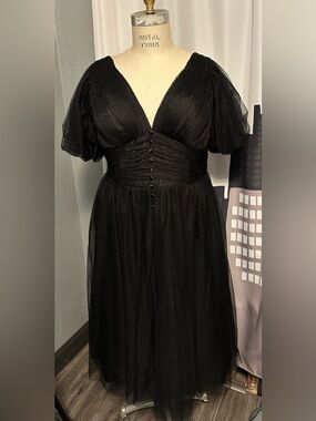 Black Puffy Sleeve Dotted Tulle V Neck Corset Back Tea Length Dress 18W